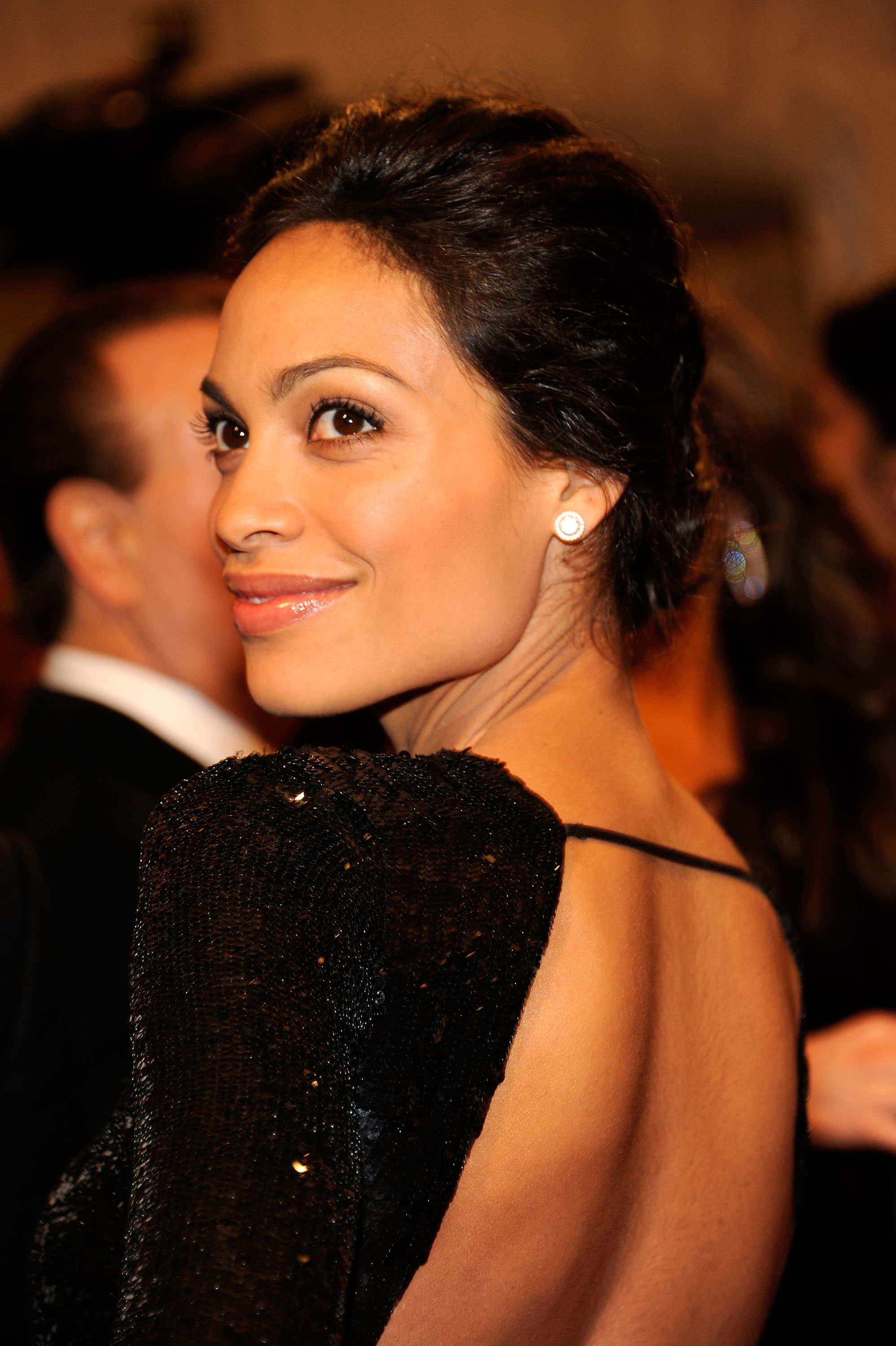 Get Rosario Dawson S Flawless Look From