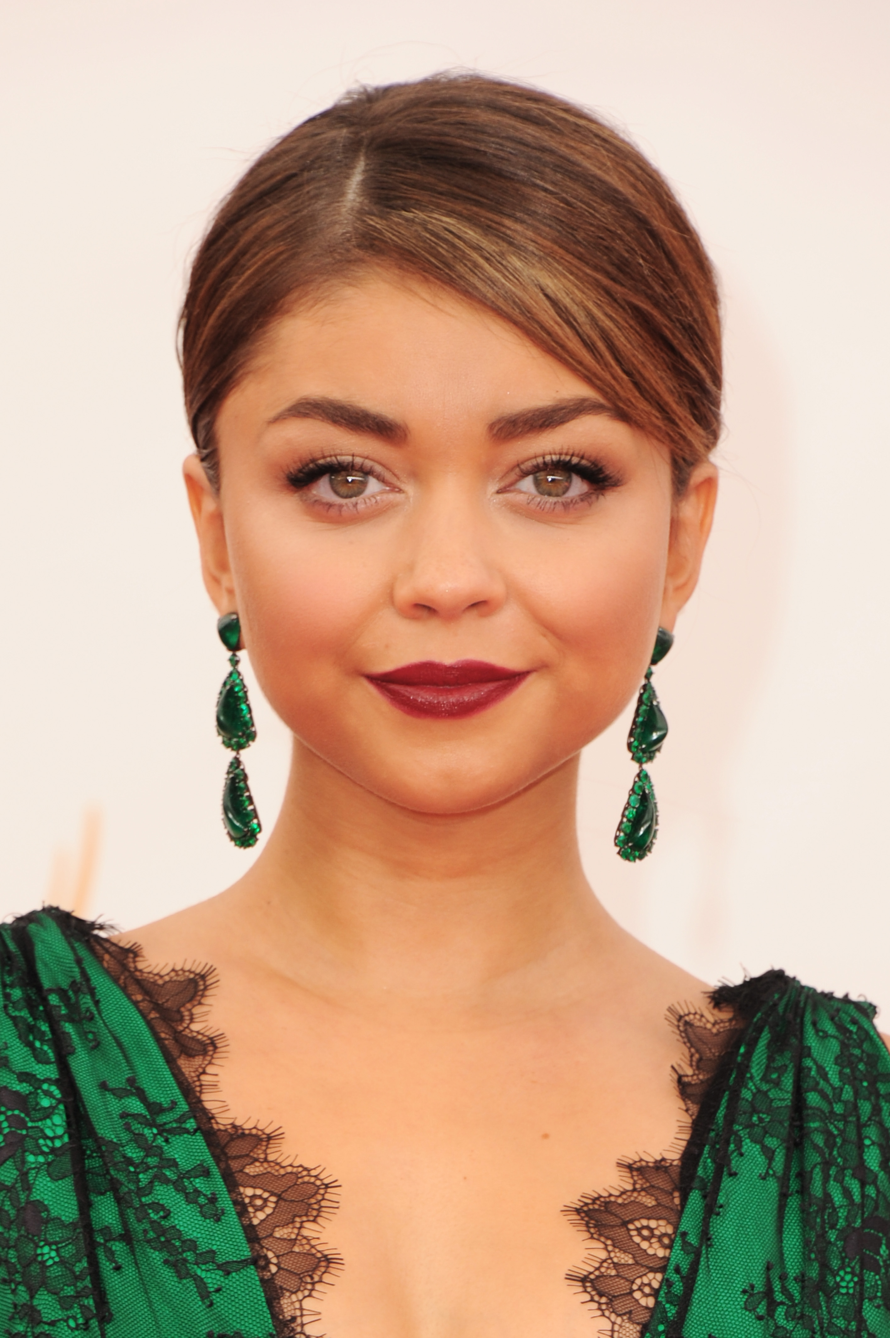 Sarah Hyland of ‘Modern Family’ Talks Red Carpet Makeup | StyleCaster2832 x 4256