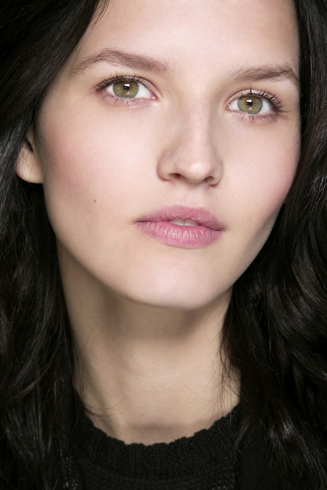 8 Tricks To Make Your Face Appear Slimmer In Photos StyleCaster
