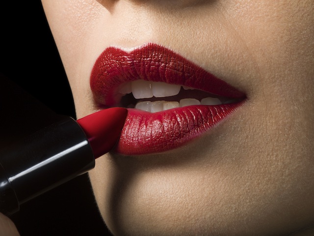 Glamorous lip shades that are not red