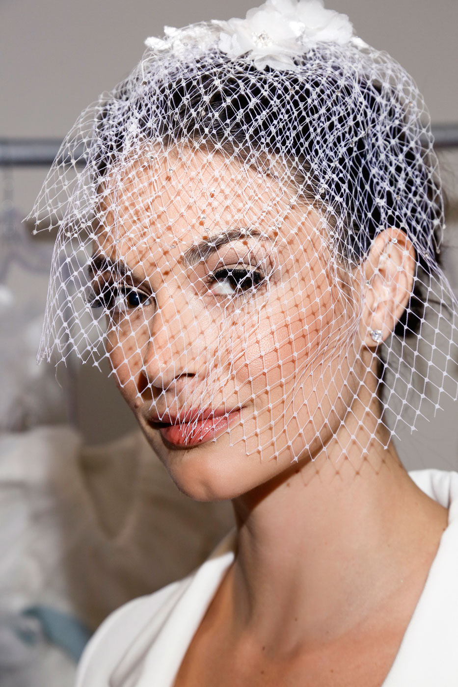 pretty hairstyle for wedding veil