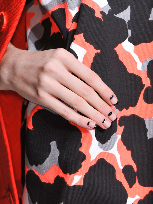 nude and black nail art nude and black nail art