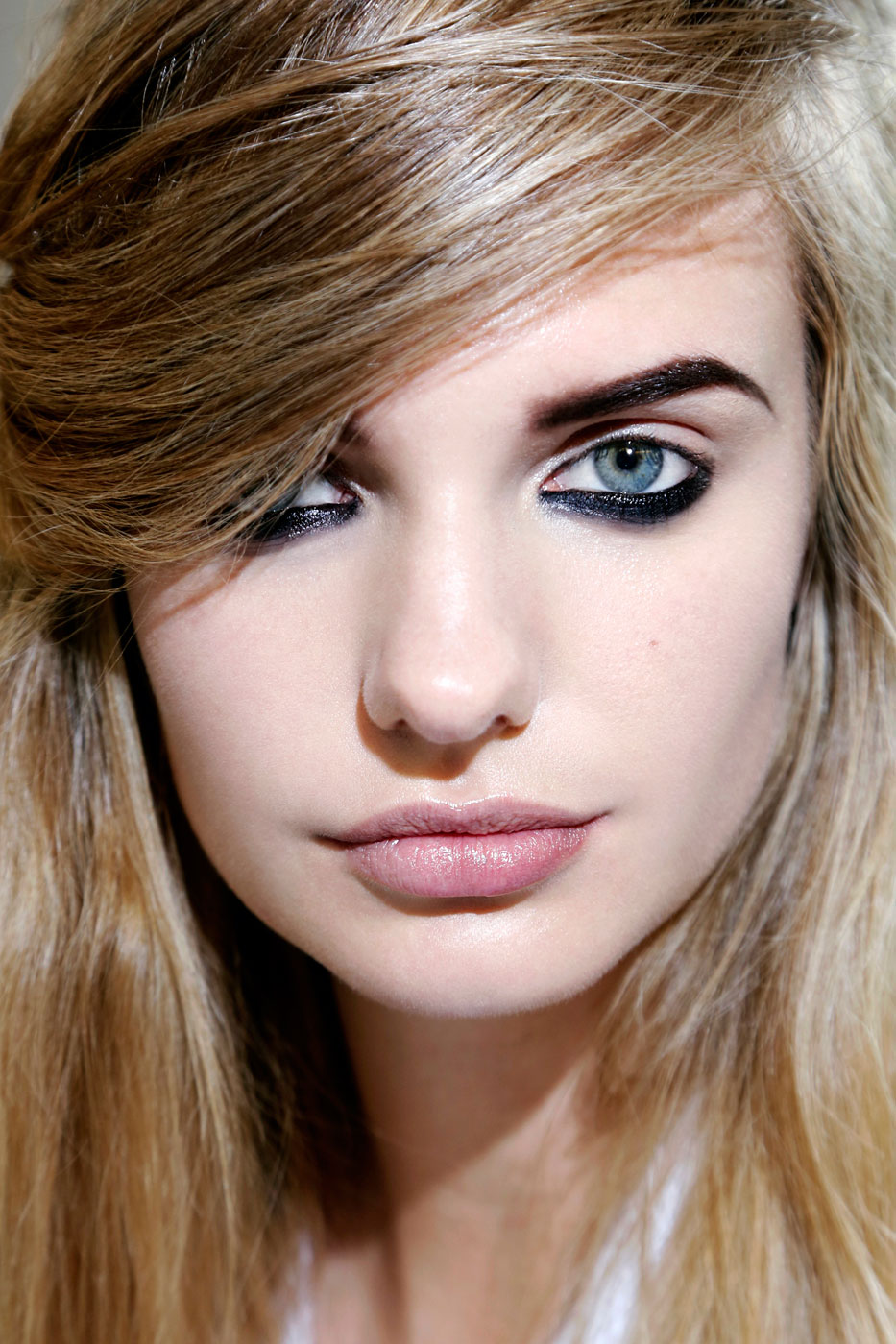 side part and smudged eyeliner