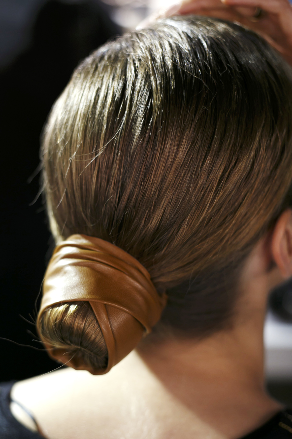 My favorite wet hair tutorial 👍🏼 knotted bun #bunhairstyle #bunhair ... |  TikTok