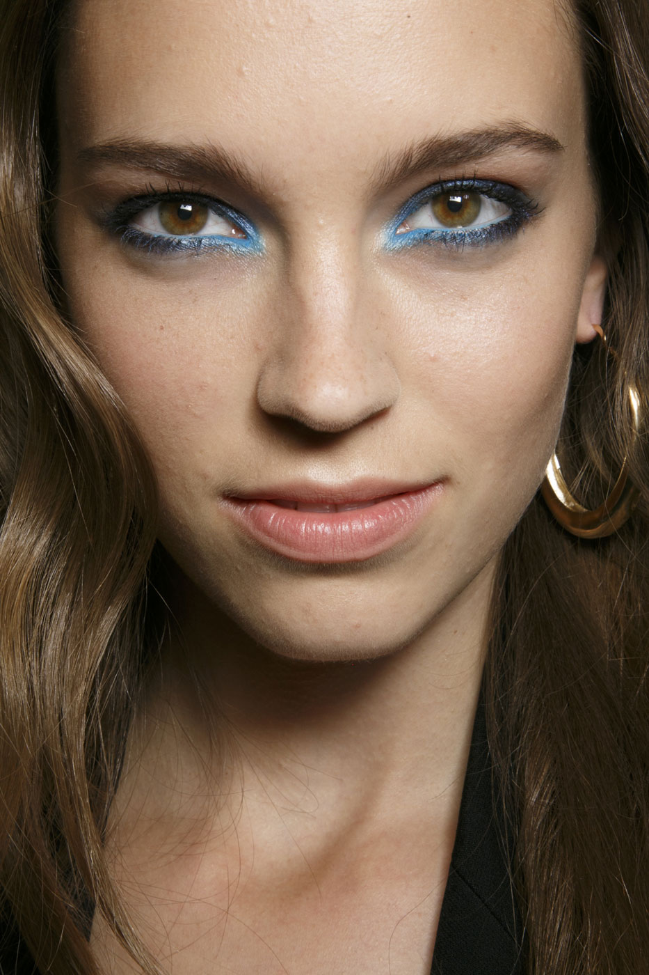 blue eyeliner