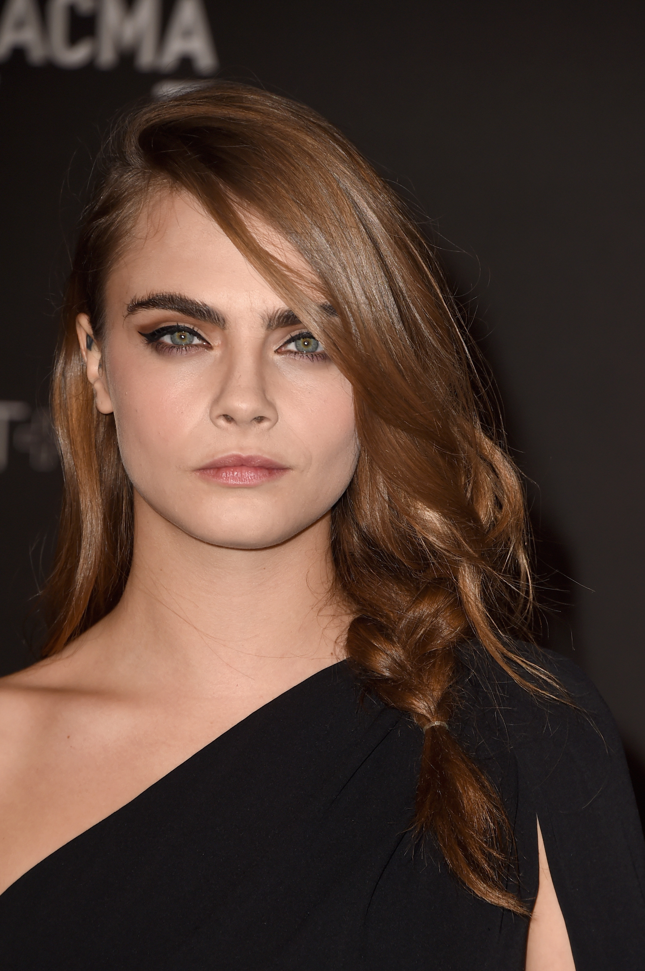 Cara Delevingne Dyes Her Hair Brown See Pictures Of The New Brunette Stylecaster