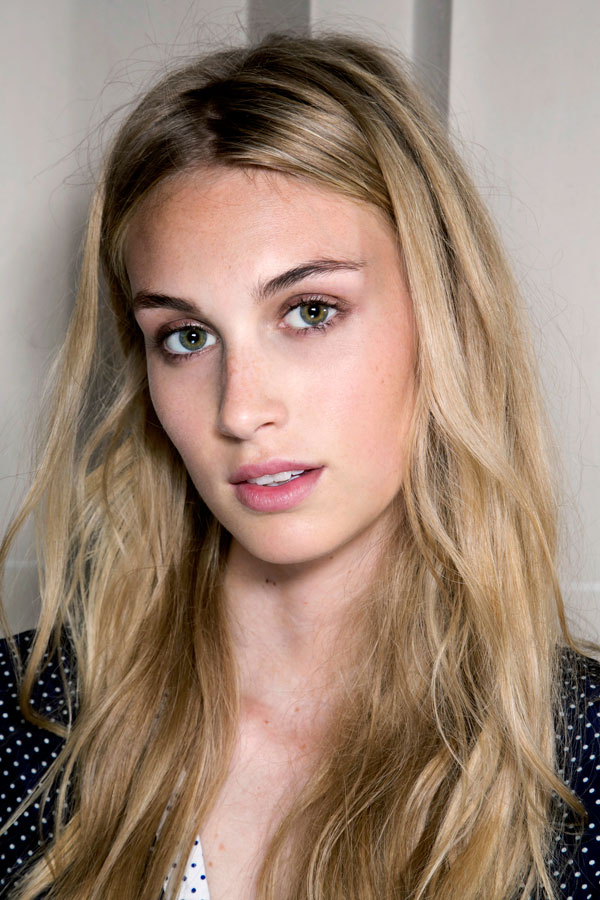 How to Quickly Give Straight Hair Texture | StyleCaster