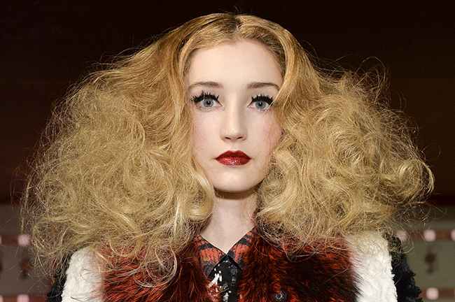 7 Causes For Frizzy Hair | StyleCaster